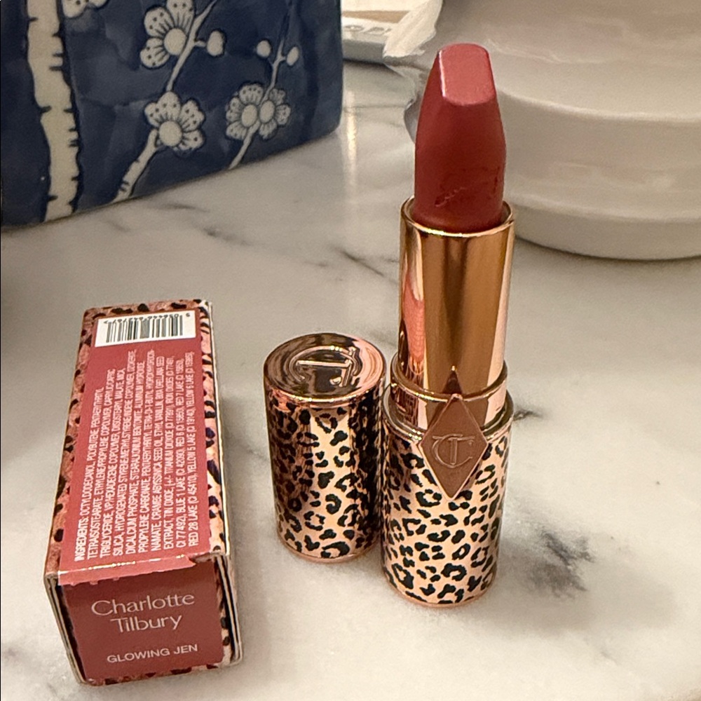 Charlotte Tilbury
Hot Lips Lipstick 2 in Glowing Jen - Picture 5 of 5